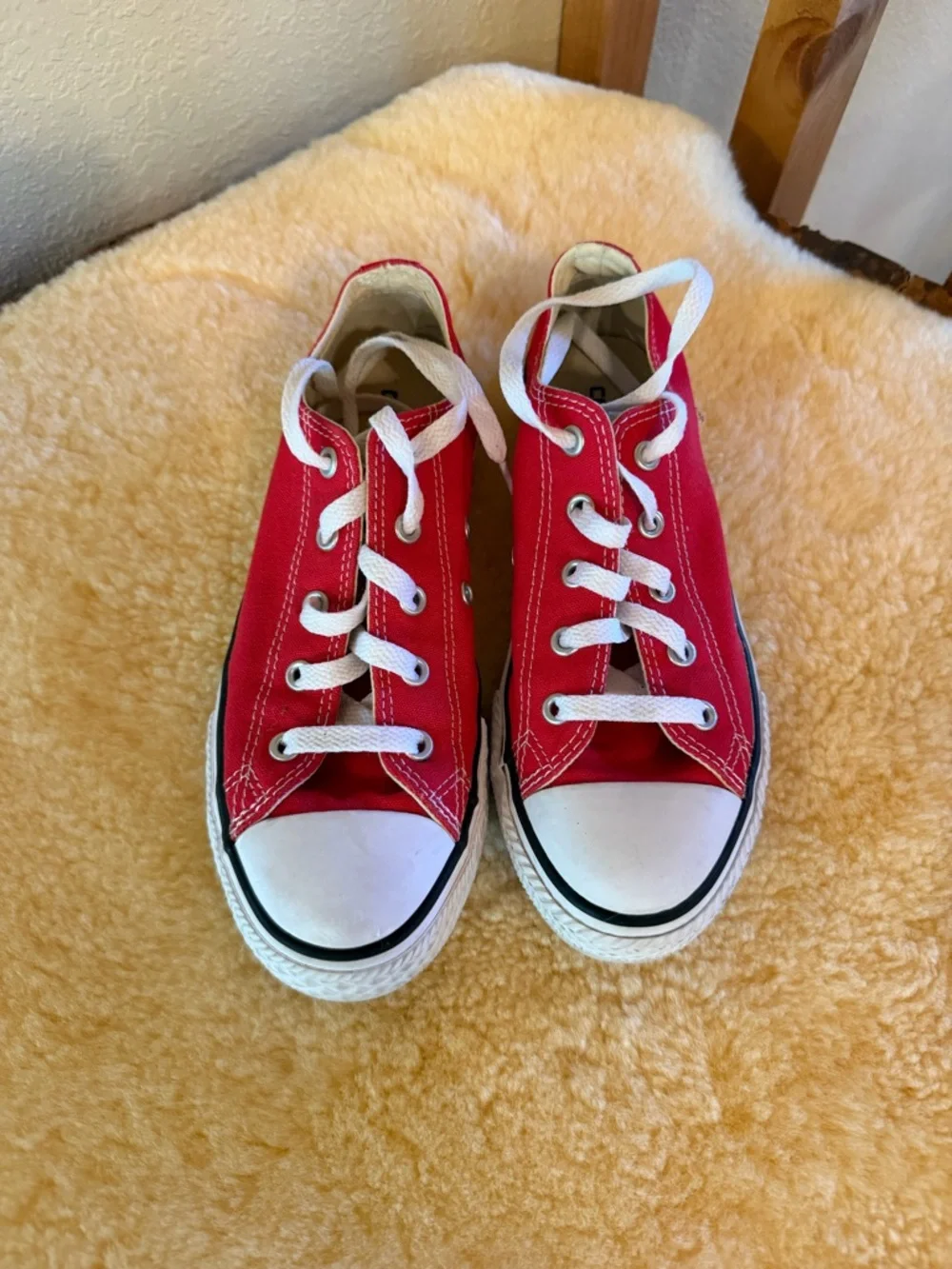 Red Converse size 3 youth, boys or girls, excellent condition